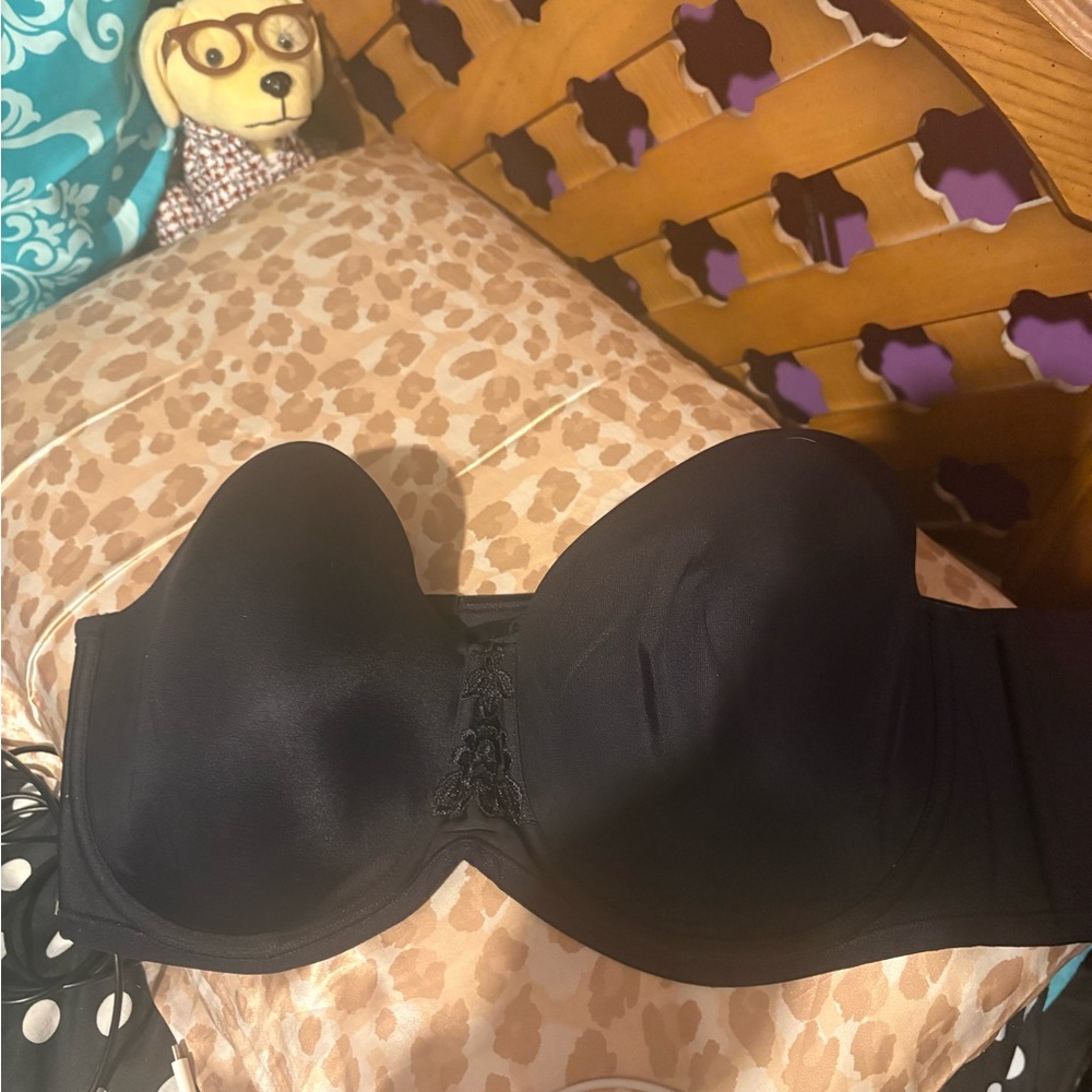 Elegant Black Strapless Bra